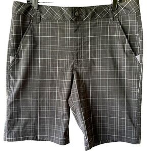 🔥⛳️FILA golf shorts size 36 in dri weave fabric.  Black with silver box stripe.